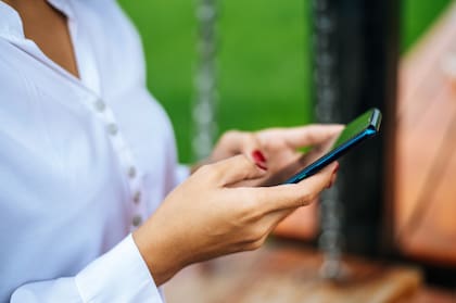 Todos los pasos para restablecer una copia local en un celular Android y así recuperar un chat eliminado de WhatsApp sin copia de seguridad (Foto: Freepik)