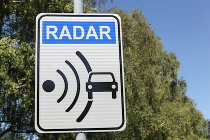 Todos los radares de velocidad deben estar previamente señalizados en la Argentina