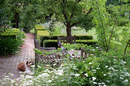 Todos los rincones están bien cuidados e invitan a un descanso entre el verde.