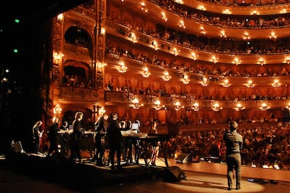 "Todos protestaban por lo que íbamos a hacer en el Colón, y nadie sabía qué era –recuerda–. Se pensaban que íbamos a hacer una rave"