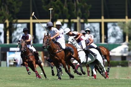 Todos quieren estar en el Argentino Abierto, pero a los equipos que llegan desde la clasificación, como La Zeta-Kazak, se les complica mucho acceder a los otros torneos de Triple Corona, que sí protagonizó, por caso, Sol de Agosto.