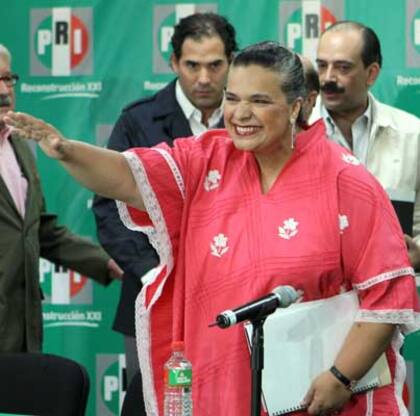 Todos quisieron festejar: la presidenta del PRI, Beatriz Paredes Rangel