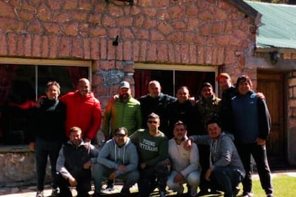 Todos tienen alrededor de 50 años y egresaron del Liceo Militar hace 38 años