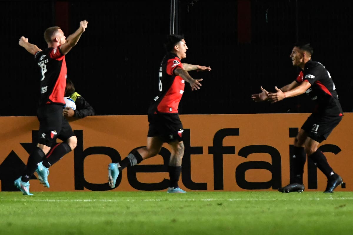 Todos van a buscar a Farías; la joya de Colón se lució y fue decisivo para el triunfo sobre Cerro Porteño