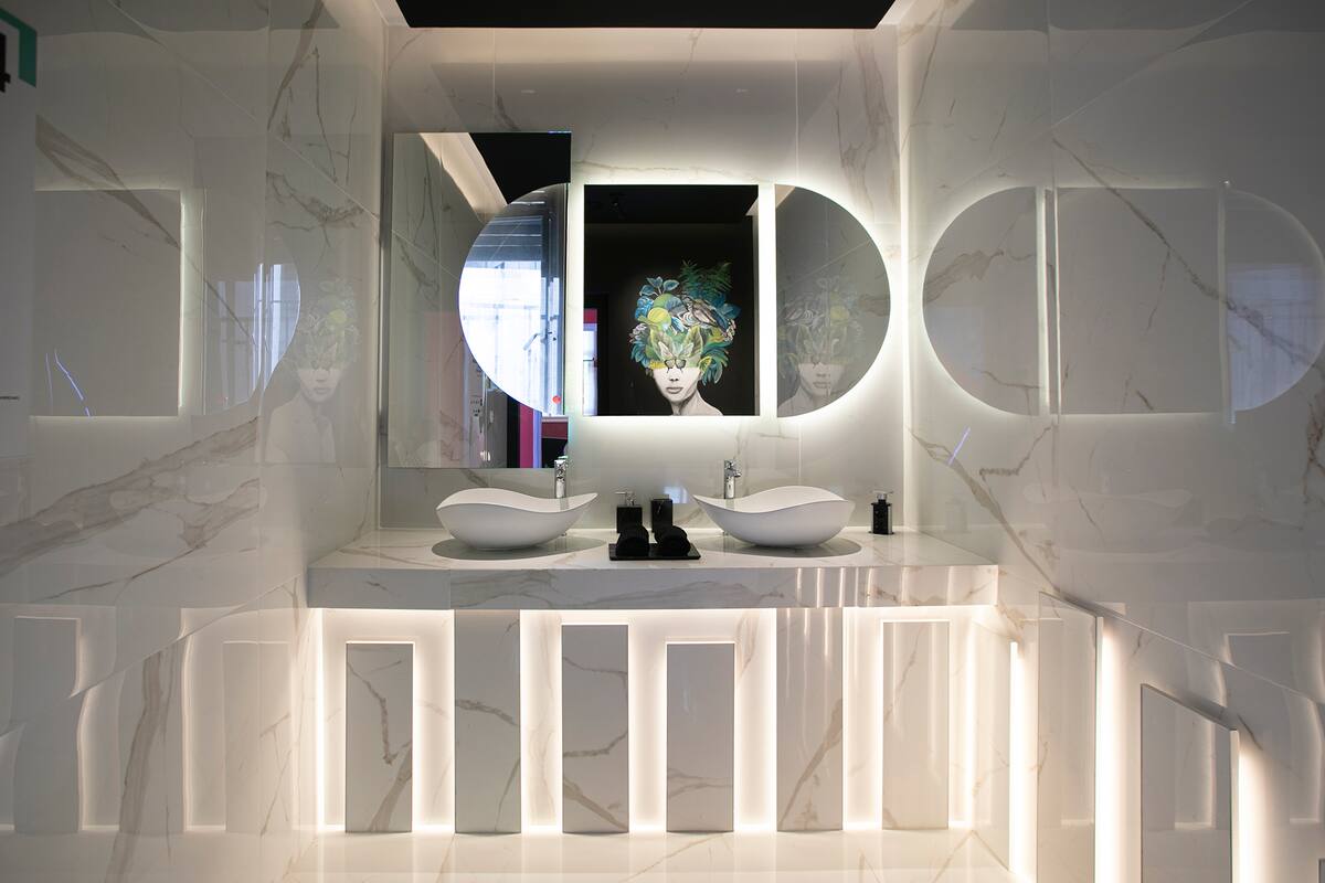 TOILETTE, por Estudio de Diseño y Arquitectura Interior Oficina. Interiorismo: María Loreto Santibáñez Mesías @oficina.interiorismo. Espacio multisensorial que equilibra diseño y tecnología