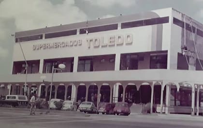 Toledo nació en 1966, cuando la familia que ya operaba tres carnicerías compró un autoservicio en la esquina de Colón y Sarmiento, en Mar del Plata