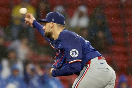 Toleteros de Rangers despiertan con nuevo coach de bateo y vencen 6-1 a Medias Rojas