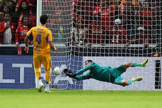 Toluca pone fin a 23 años sin títulos de la Concacaf. Luis García brilla en penales