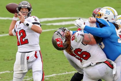 Tom Brady es mariscal de campo, el lanzador de su equipo; está teniendo su mejor temporada individual después de su pletórico 2017, con estadísticas formidables.