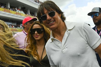 Tom Cruise estaría interesado en Shakira, pero ella le habría pedido que deje de cortejarla, según algunos medios y rumores de allegados