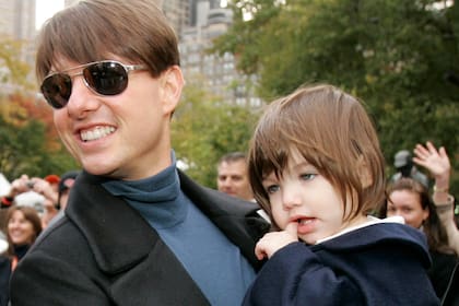 Tom Cruise y su hija Suri, en una imagen de 2007 cuando aun el actor estaba casado con Katie Holmes. Desde 2012, que al protagonista de Top Gun no se lo ve públicamente con la joven que esta semana cumple 18 años