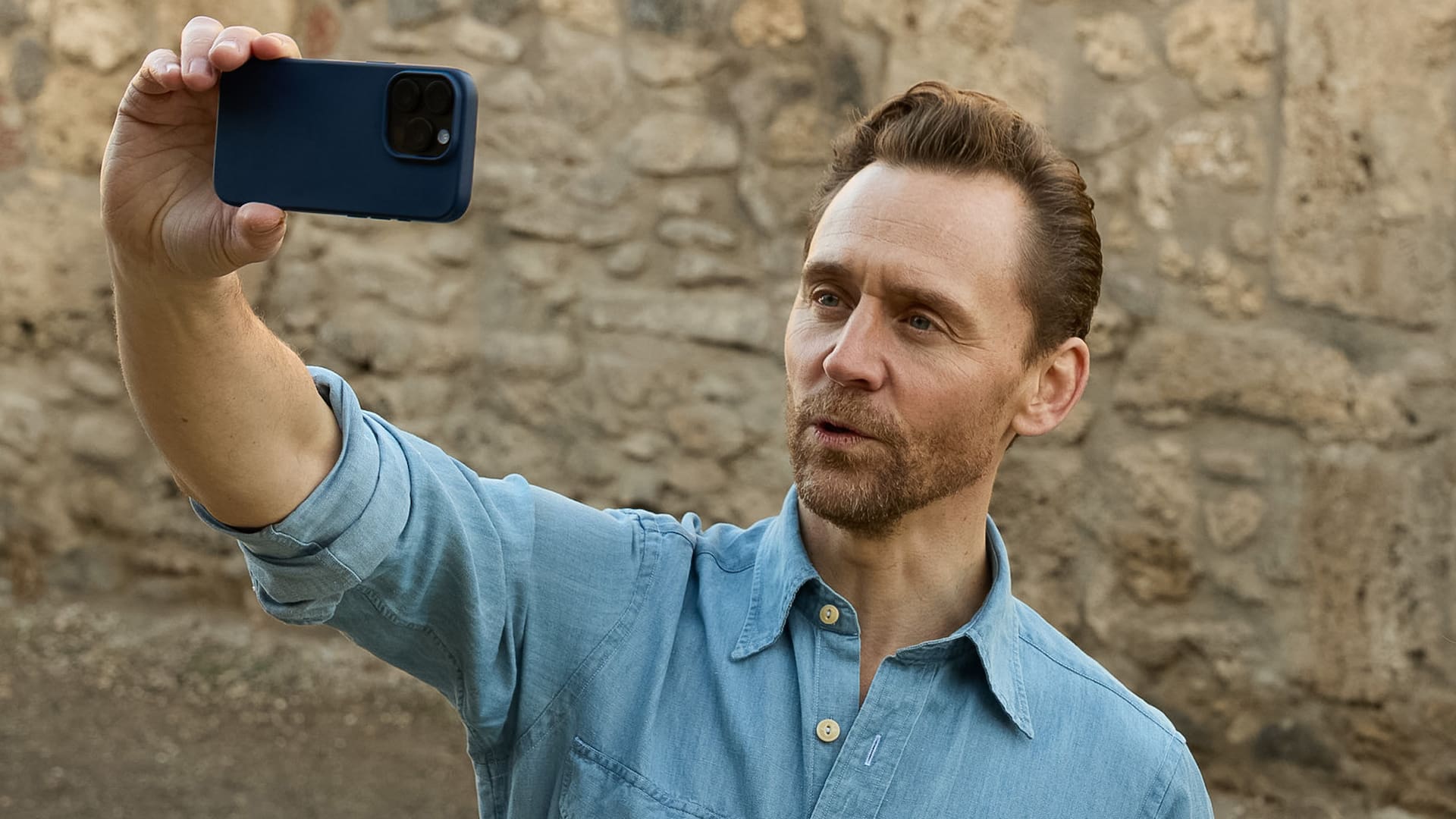 Tom Hiddleston y la miniserie que promete cambiar lo que creíamos saber acerca de la destrucción de Pompeya