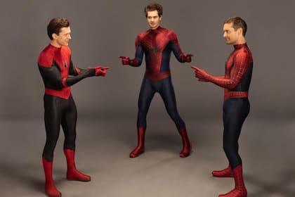 Tom Holland, Andrew Garfield y Tobey Maguire recrearon el famoso meme de los tres Hombres Araña