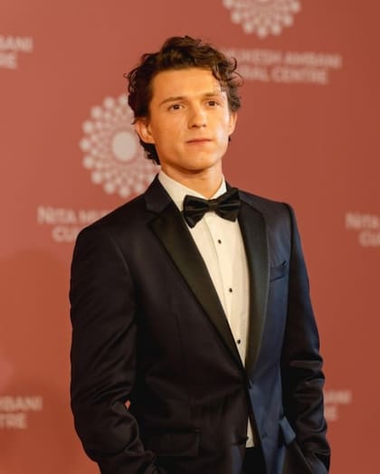 Tom Holland tiene 27 años y es más conocido por su papel de Spiderman