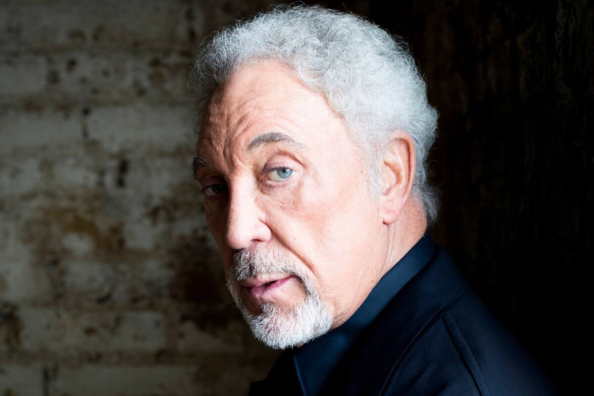 Tom Jones también contó su experiencia con el acoso sexual