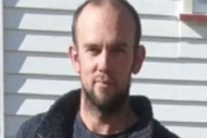 Tom Phillip huyó con sus tres hijos hacia una zona boscosa en 2021