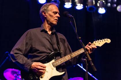 Tom Verlaine tocando con Television en Canadá en 2019