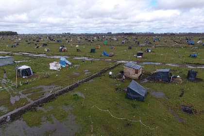 Toma de tierras en Guernica: el gobierno bonaerense denunció que grupos violentos impidieron la asistencia a las familias