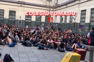Toma en el Colegio Carlos Pellegrini