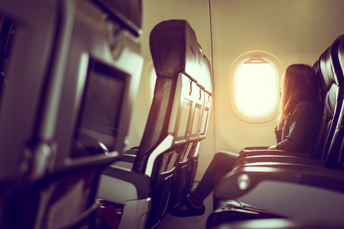 Tomar alcohol cuando volás en avión puede afectar tu corazón