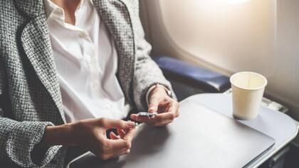 Tomar algo para dormir en un vuelo es una elección muy personal