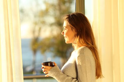 Tomar café a la mañana, en lugar de más tarde en el día, podría asociarse con un menor riesgo de muerte prematura, según un estudio publicado hoy en el European Heart Journal