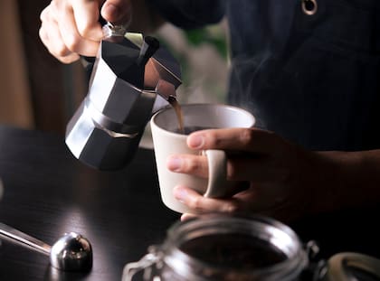 Tomar café antes de comprar puede aumentar las compras impulsivas, sugiere un estudio