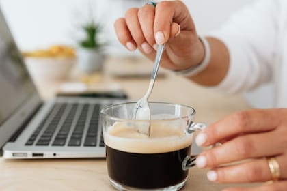Tomar café con moderación prever diferentes beneficios para el organismo
