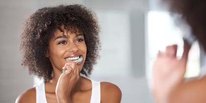 Tomar café o cuidar los dientes para que no se manchen: ¿una dicotomía real o falsa?