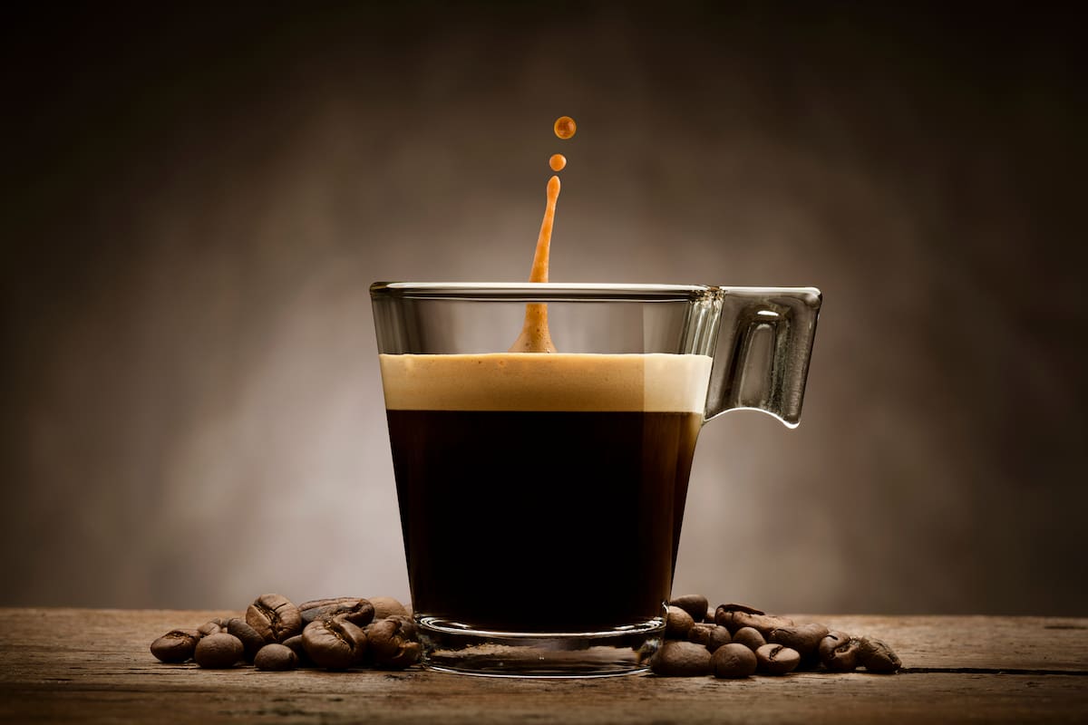 Tomar café podría hacer que el corazón lata más rápido