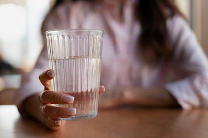 Tomar dos litros de agua por día es ideal para llevar una vida sana