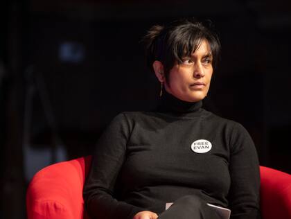 "Tomar prestados patrones de diseño de aplicaciones digitales populares es una buena manera de experimentar con la experiencia de usuario. El viejo adagio de que “el mejor diseño es el que no se nota” sigue siendo cierto, a menos que haya una muy buena razón para que el diseño sea más complejo", dice la periodista