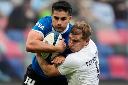 Tomás Albornoz, el apertura del equipo, tuvo el beneficio que muchos querrían y se quedó con la número 10 de esta edición especial de Le Coq Sportif de los Pumas