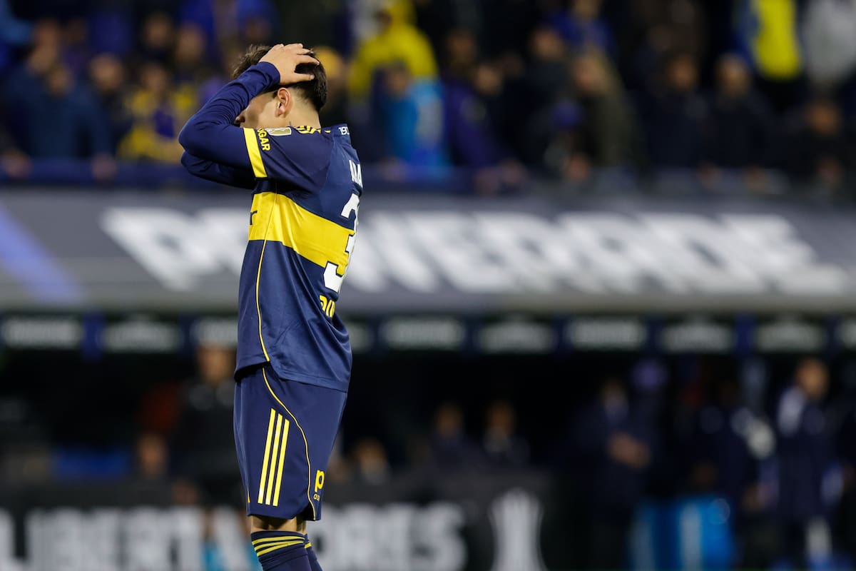 Tomás Aranda se lamenta una de las tantas chances desperdiciadas por Boca frente a Cruzeiro, en otra noche de baja eficacia en la Bombonera