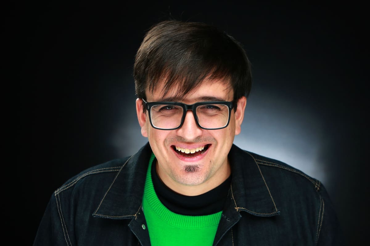 Tomás Balmaceda: “Vivimos adormecidos en un mundo que es cada vez más caótico y violento pero que nos sosiega con estímulos para entretenernos y estrategias para escapar de la realidad. Debemos cuestionar las normas establecidas para vivir una vida plena”