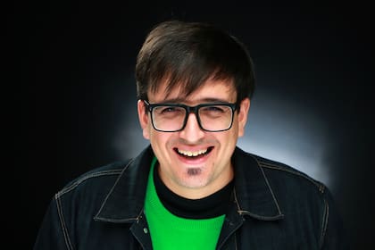 Tomás Balmaceda: “Vivimos adormecidos en un mundo que es cada vez más caótico y violento pero que nos sosiega con estímulos para entretenernos y estrategias para escapar de la realidad. Debemos cuestionar las normas establecidas para vivir una vida plena”