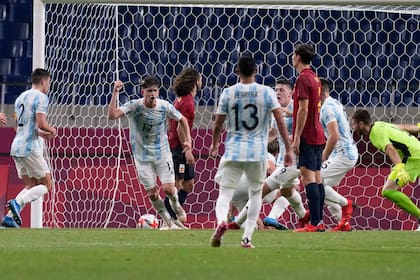 Tomas Belmonte celebra un gol ante España por los JJOO de 2020