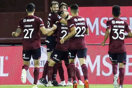 Tomás Belmonte festeja su gol durante el partido que disputan Vélez Sarsfield y Lanús por la Copa Sudamericana. El Granate se clasificó a la final por un global de 4-0.
