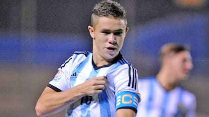 Tomás Conechny fue capitán en su paso por las selecciones juveniles Sub 15 y Sub 17; hoy viste la camiseta de Deportivo Maldonado, de Uruguay.