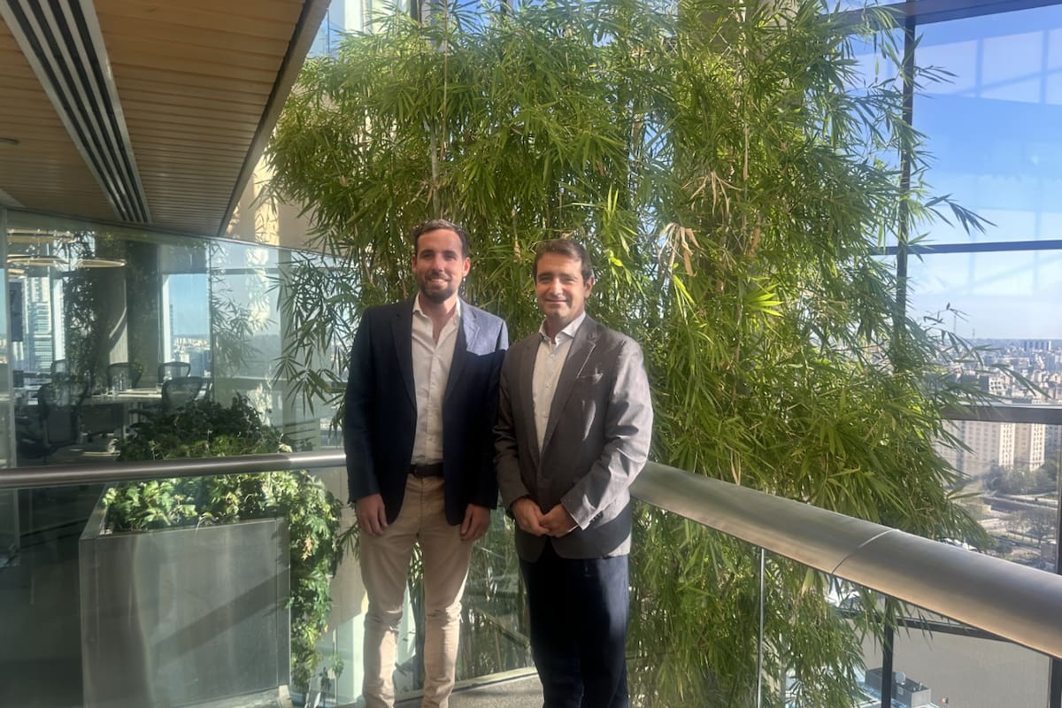 Tomás Crespo Tassara, gerente general del Grupo Molino Chacabuco, y Martín Mandarano, CEO de YPF Luz