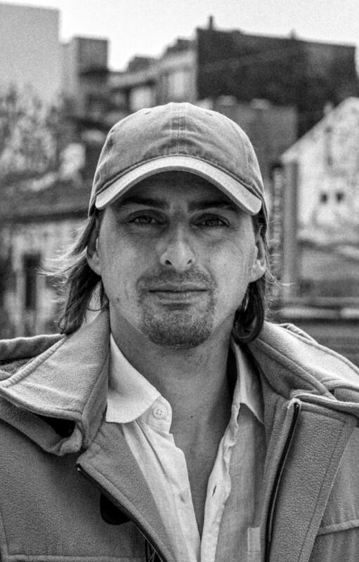 Tomás Ekmekdjian tiene 35 años y vive en Uruguay.