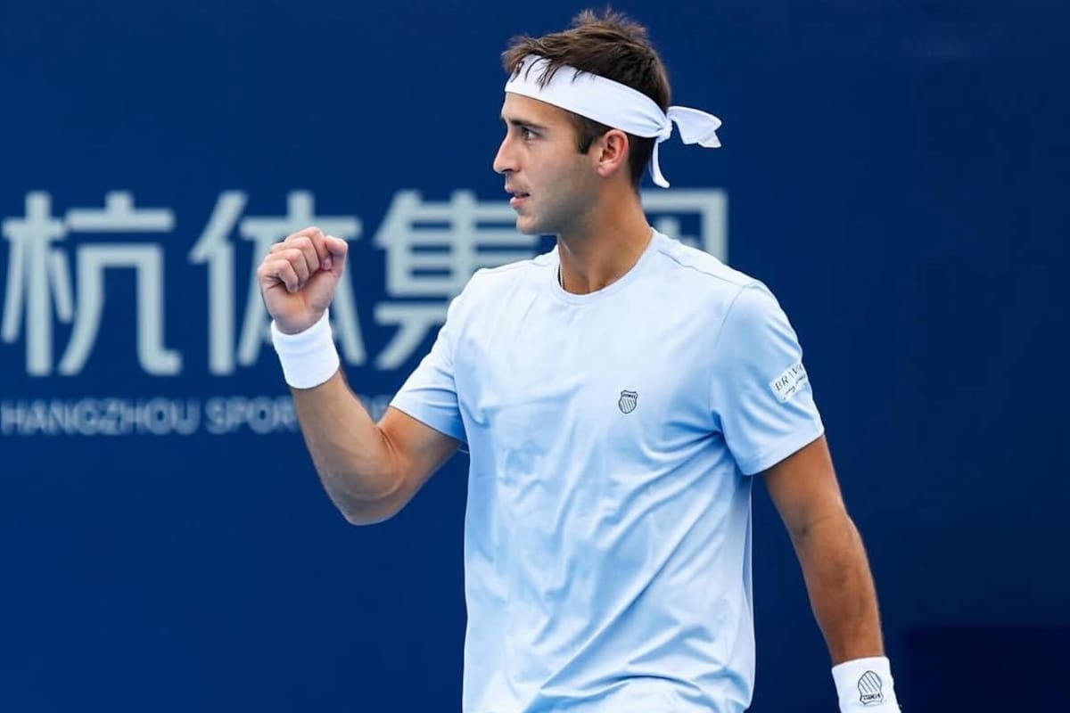 Tomás Etcheverry avanzó a los cuartos de final del ATP 250 de Hangzhou
