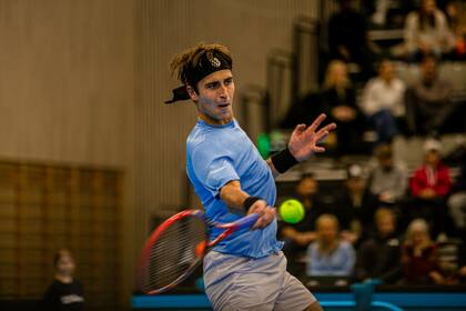Tomás Etcheverry, en el primer single de la Copa Davis ante Noruega, de visitante