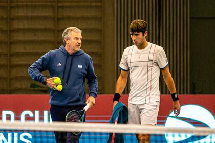 Tomás Etcheverry es el principal singlista del equipo capitaneado por Javier Frana, que se estrena en ese rol de liderazgo