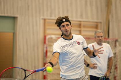 Tomás Etcheverry es la principal raqueta del equipo argentino que visita a Noruega por la Copa Davis este jueves y viernes