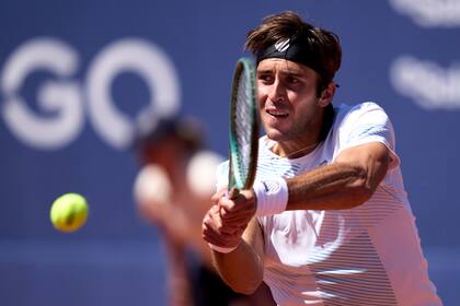 Tomás Etcheverry ganó en Lyon y avanzó a los cuartos de final