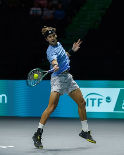Tomás Etcheverry venció a Eero Vasa, de Finlandia, en Manchester, en el cierre de la zona D de la fase de grupos de las Finales de la Davis