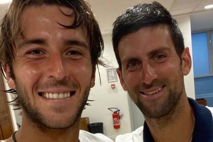 Tomás Etcheverry y la selfie con su ídolo Novak Djokovic
