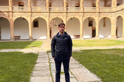 Tomás finalmente fue parte de los 32 estudiantes elegidos -entre 11.300 jóvenes líderes de veinte países de Latinoamérica- para formar parte del intensivo Programa de Fortalecimiento de la Función Pública en América Latina.
