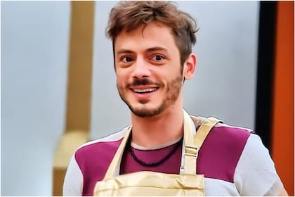 Tomás Fonzi fue sorprendido por una joven que le dejó una sorpresa en la calle